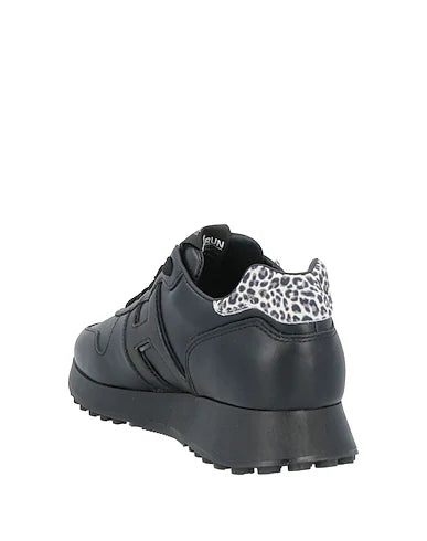 HOGAN SNEAKERS﻿
