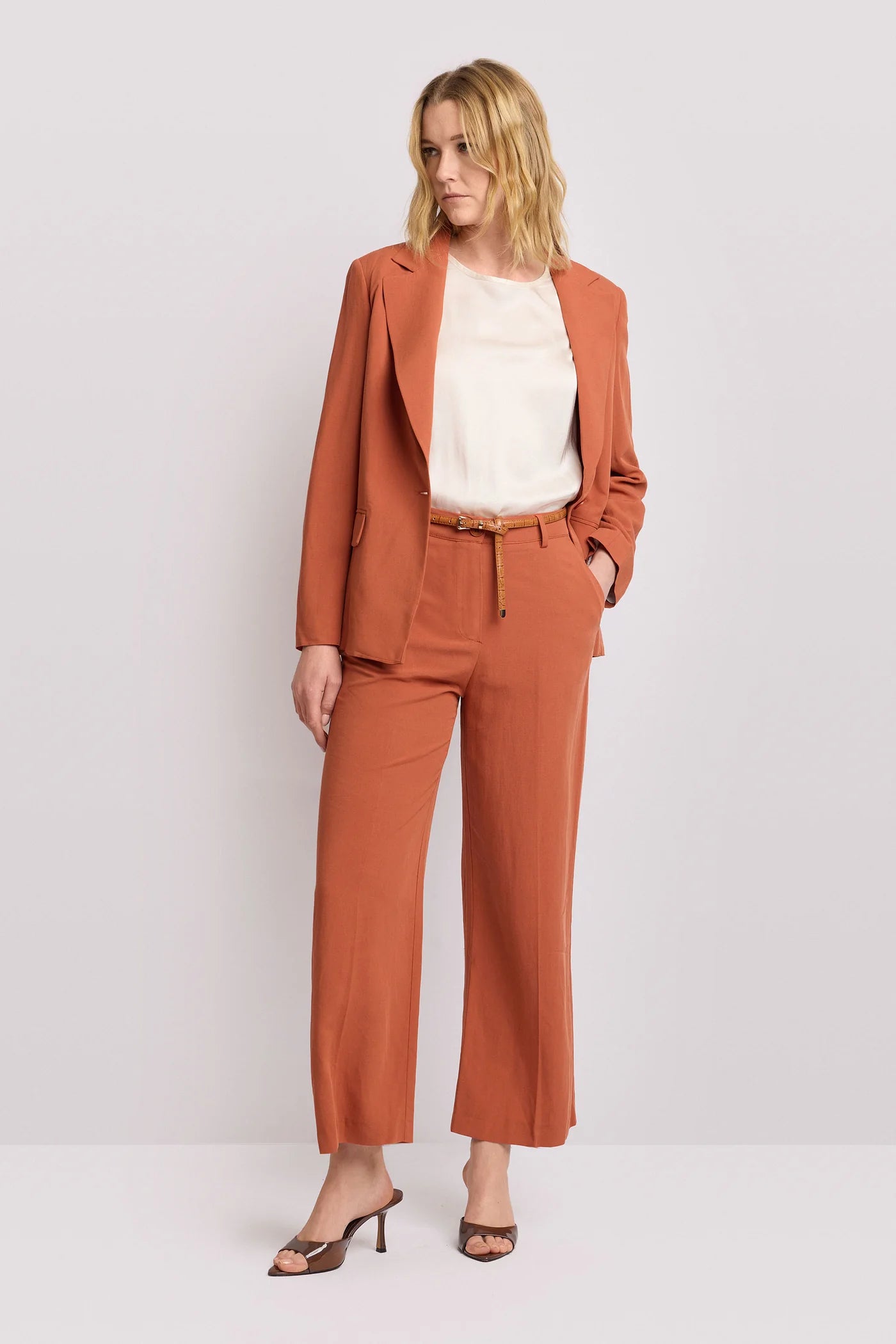 KOCCA Pantaloni fluidi taglio carrot - Pantalone DEMETRIO