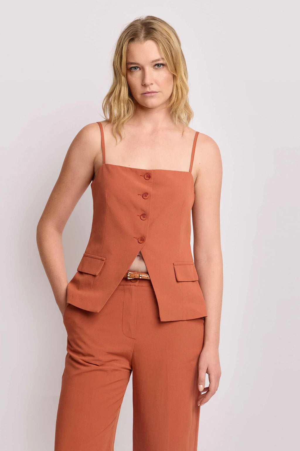 KOCCA Top sartoriale con spalline e bottoni - Top MENNA