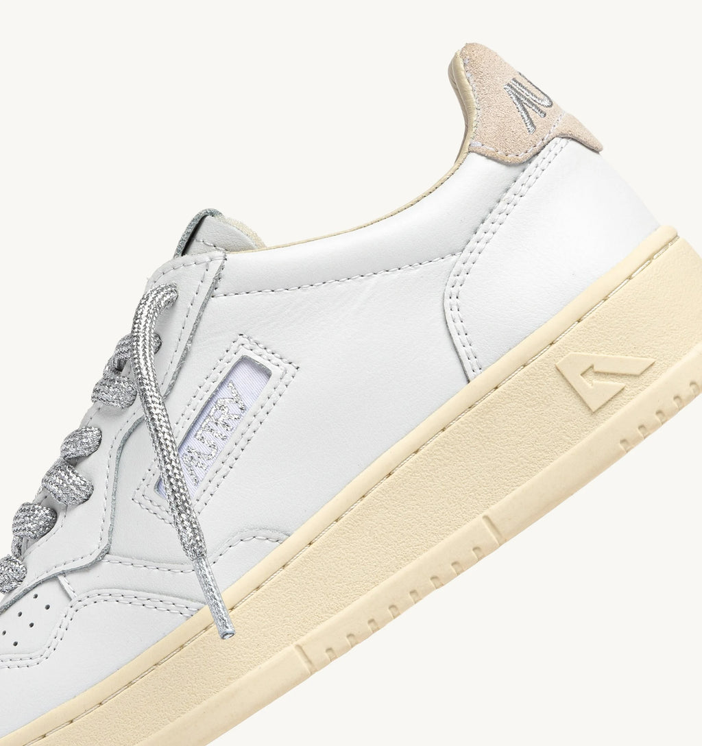 AUTRY SNEAKERS SNEAKERS MEDALIST LOW IN PELLE BIANCA E DETTAGLI LUREX ARGENTO AULW - SW02