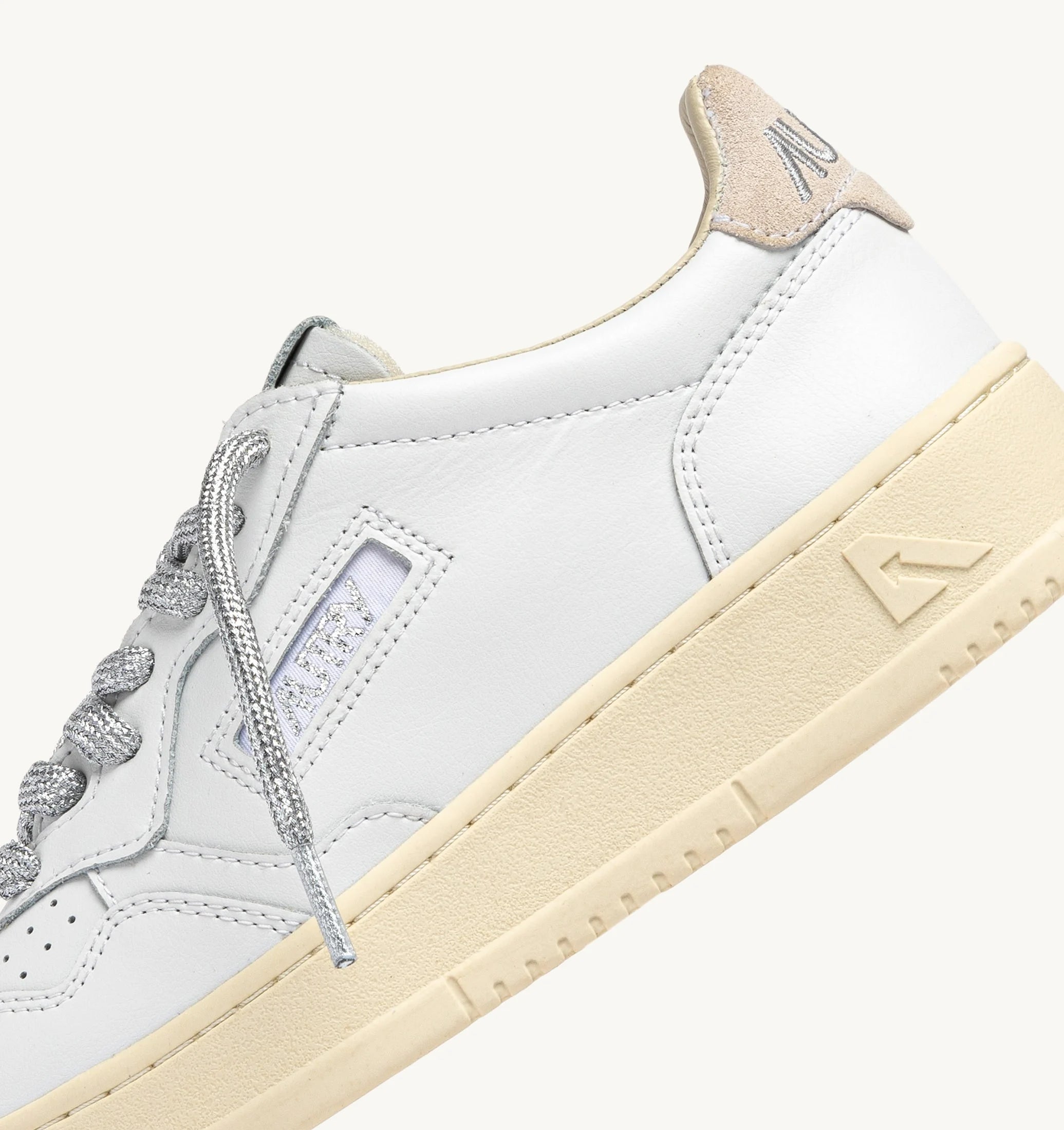 AUTRY SNEAKERS SNEAKERS MEDALIST LOW IN PELLE BIANCA E DETTAGLI LUREX ARGENTO AULW - SW02